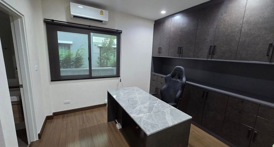 For sale 3 bedrooms house in Saphan Sung, Bangkok