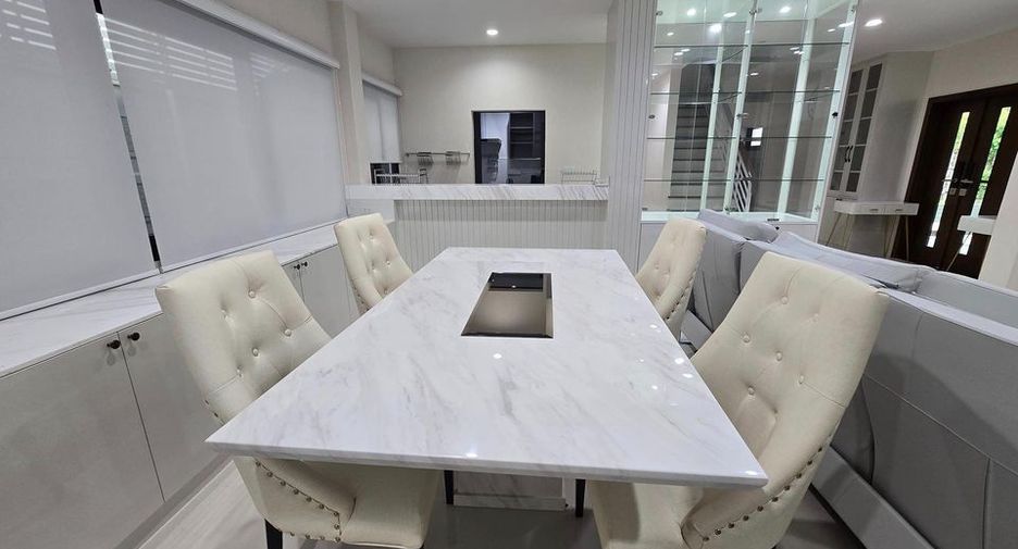 For sale 3 bedrooms house in Saphan Sung, Bangkok