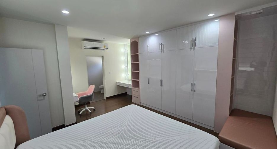 For sale 3 bedrooms house in Saphan Sung, Bangkok
