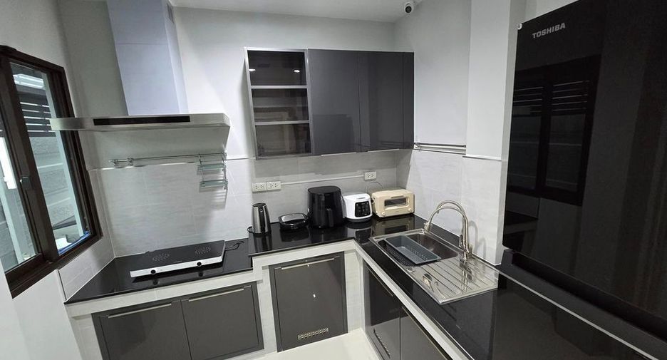 For sale 3 bedrooms house in Saphan Sung, Bangkok