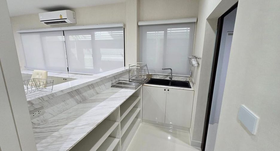 For sale 3 bedrooms house in Saphan Sung, Bangkok
