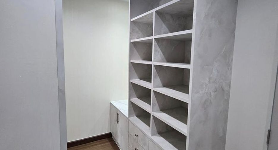 For sale 3 bedrooms house in Saphan Sung, Bangkok