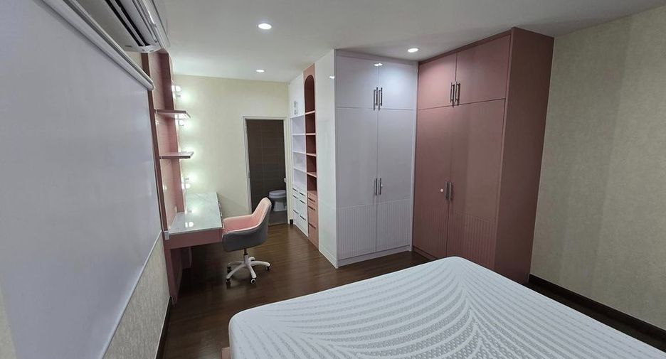 For sale 3 bedrooms house in Saphan Sung, Bangkok