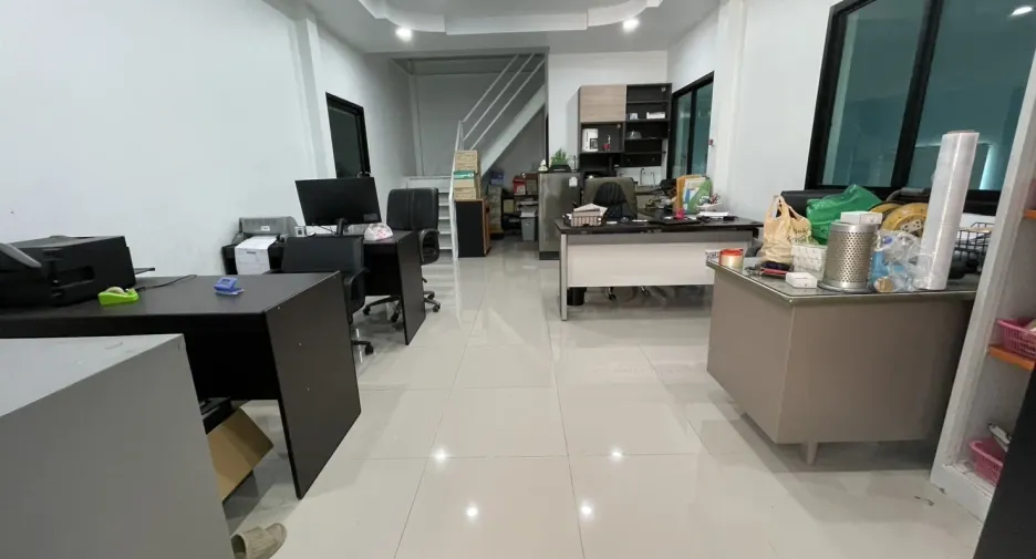 出售 公寓 独立屋 在 Mueang Samut Sakhon, Samut Sakhon