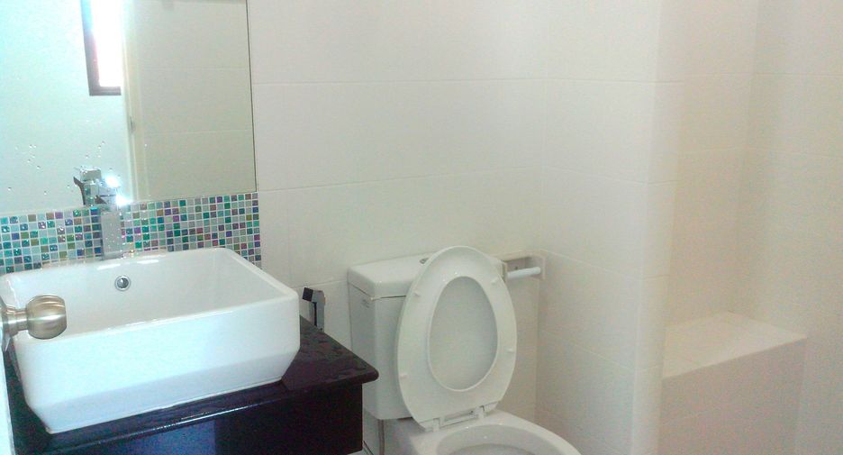 For sale 3 bedrooms townhouse in Mueang Pathum Thani, Pathum Thani