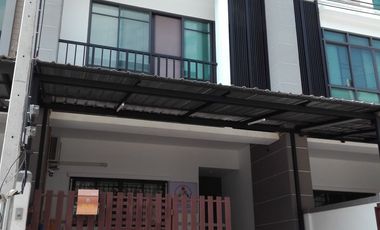 For sale 3 bedrooms townhouse in Mueang Pathum Thani, Pathum Thani