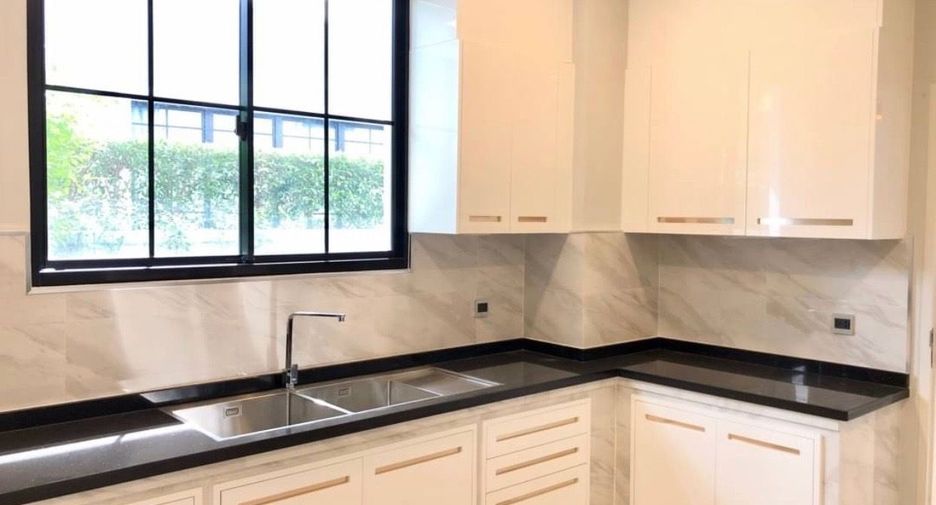 For sale 5 bedrooms house in Prawet, Bangkok
