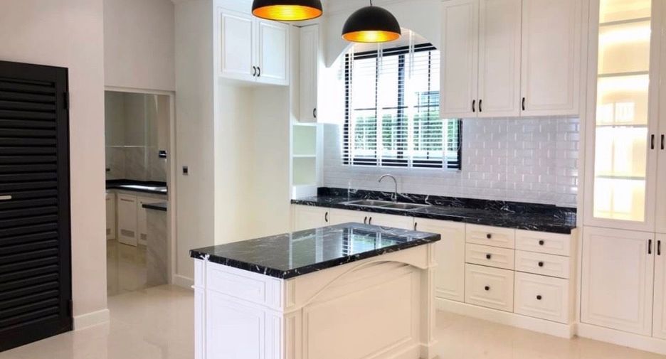 For sale 5 bedrooms house in Prawet, Bangkok