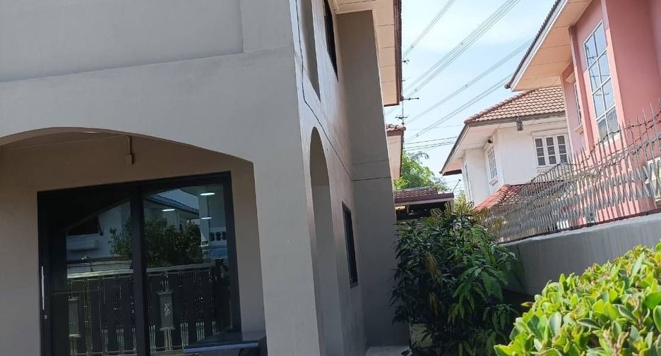 For sale 3 bedrooms house in Bang Khae, Bangkok