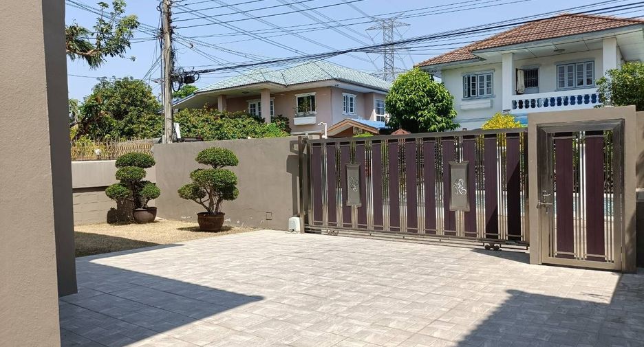 For sale 3 bedrooms house in Bang Khae, Bangkok