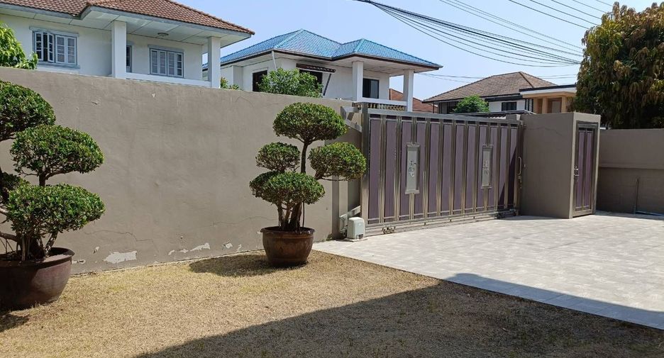 For sale 3 bedrooms house in Bang Khae, Bangkok
