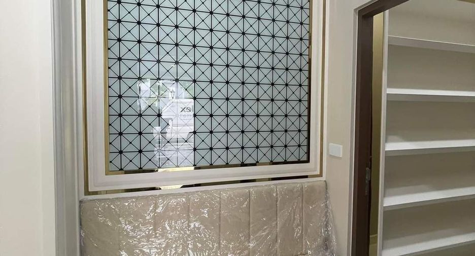 For sale 4 bedrooms house in Thawi Watthana, Bangkok