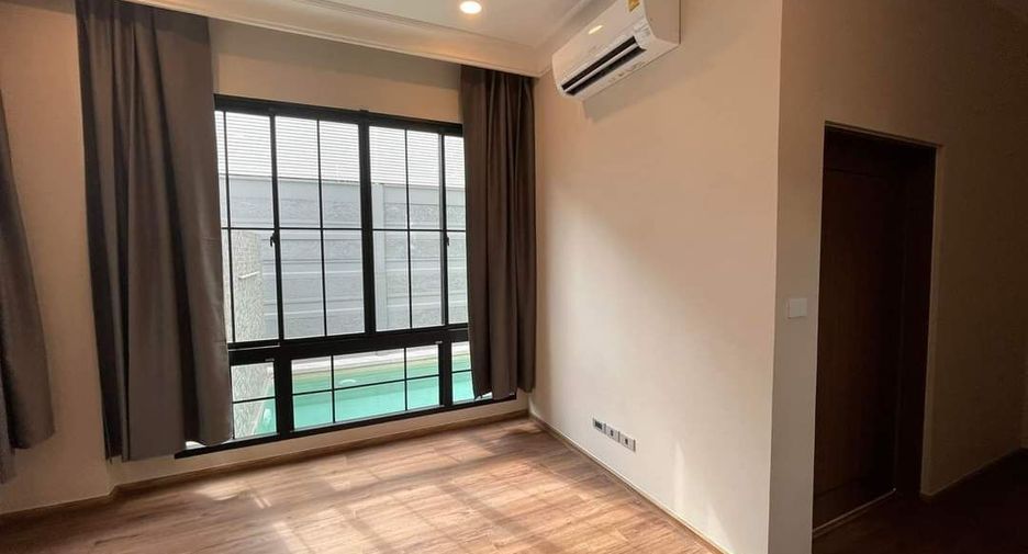 For sale 4 bedrooms house in Thawi Watthana, Bangkok