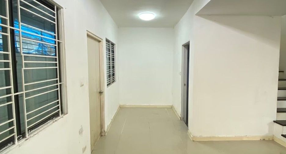 For rent 3 bedrooms townhouse in Sam Phran, Nakhon Pathom