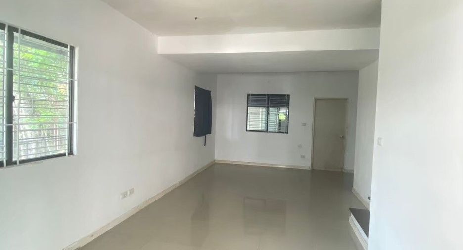 For rent 3 bedrooms townhouse in Sam Phran, Nakhon Pathom