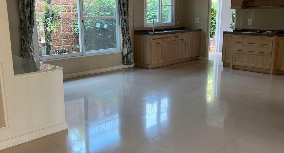 For sale 4 bedrooms house in Bang Khae, Bangkok