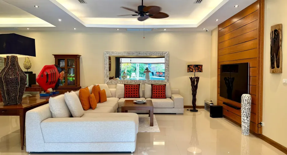 Villa zum Kauf und zur Miete mit 4 Zimmer in Thalang, Phuket