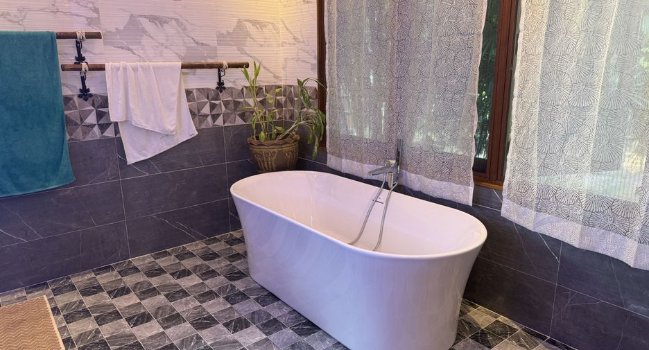Villa zum Kauf und zur Miete mit 4 Zimmer in Thalang, Phuket