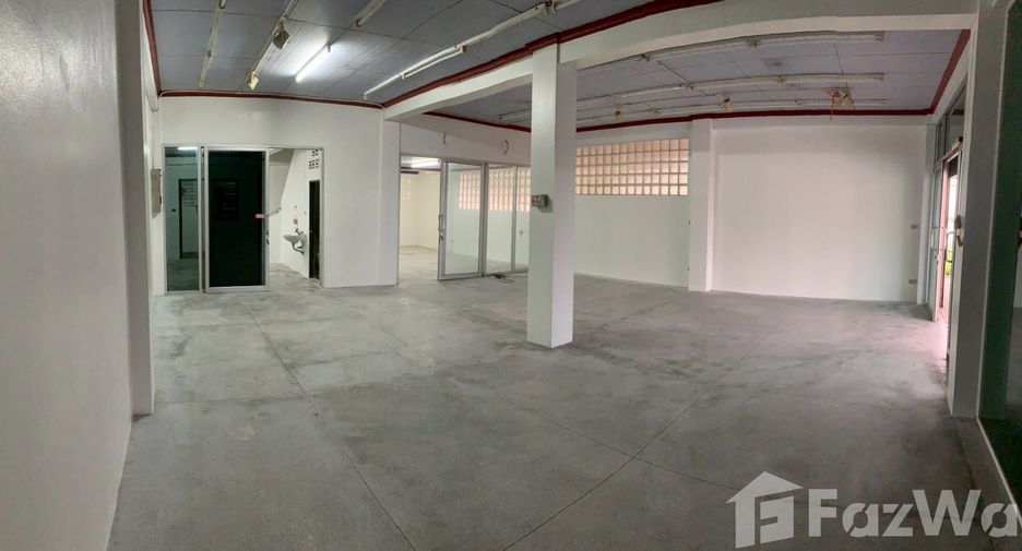 Продажа 5 спальни таунхаус в Sam Phran, Накхонпатхом