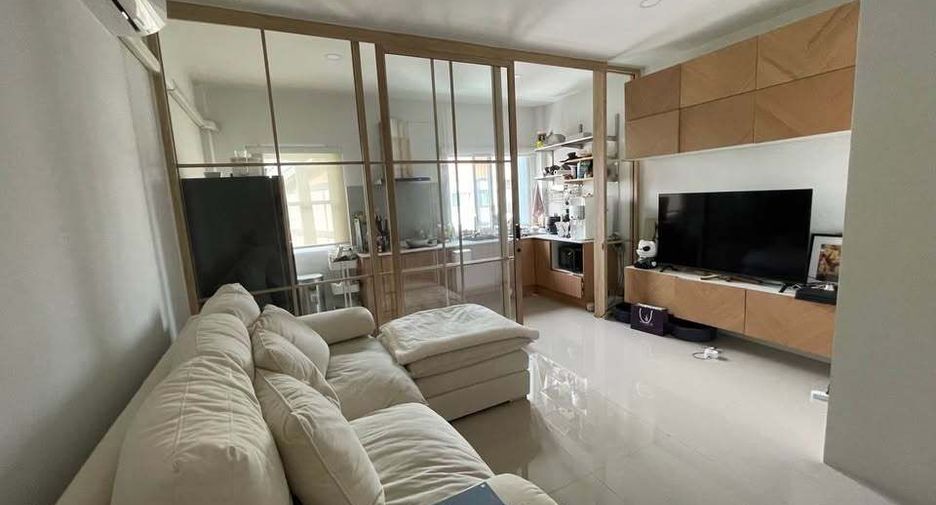 Reihenhaus zur Miete mit 4 Zimmer in Mueang Nonthaburi, Nonthaburi