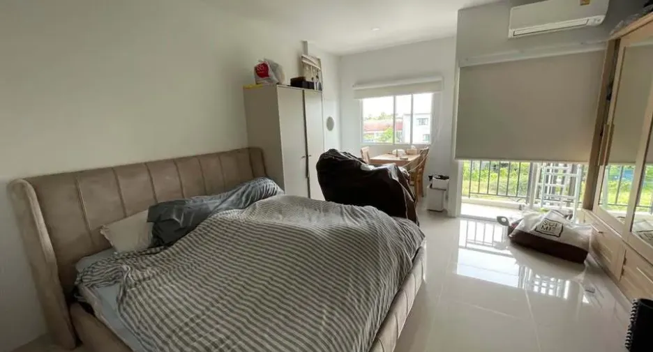 For rent 4 bedrooms townhouse in Mueang Nonthaburi, Nonthaburi