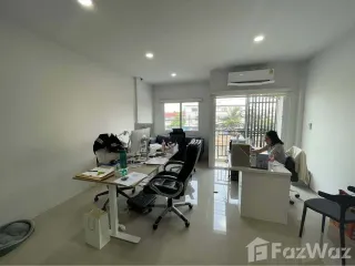 出租 4 卧室 联排别墅 在 Mueang Nonthaburi, Nonthaburi