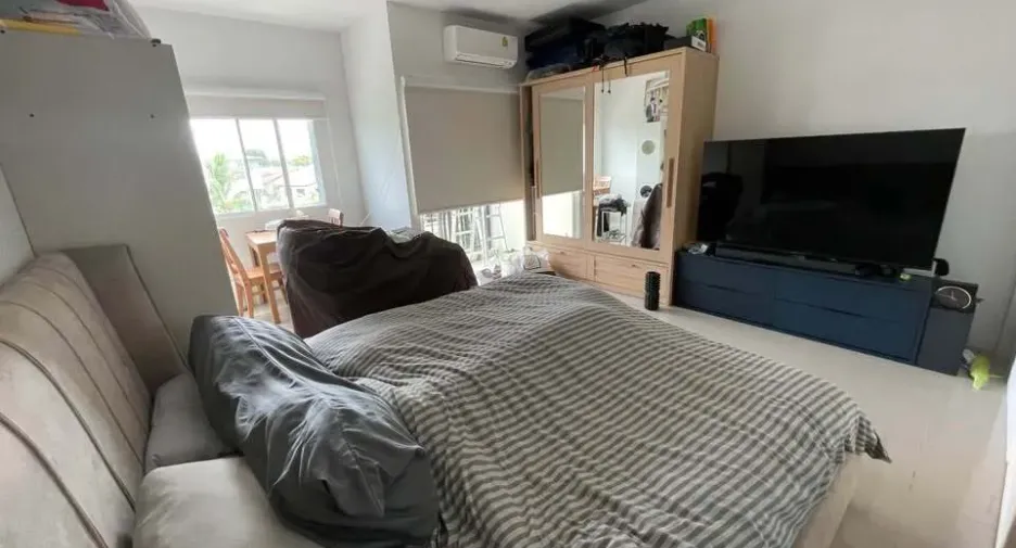 For rent 4 bedrooms townhouse in Mueang Nonthaburi, Nonthaburi