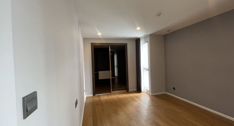 For sale 3 bedrooms condo in Phaya Thai, Bangkok