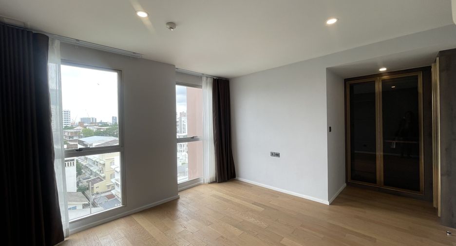 For sale 3 bedrooms condo in Phaya Thai, Bangkok