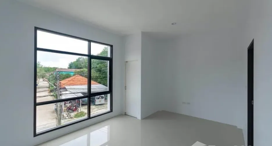 For sale 2 bedrooms retail Space in Thalang, Phuket