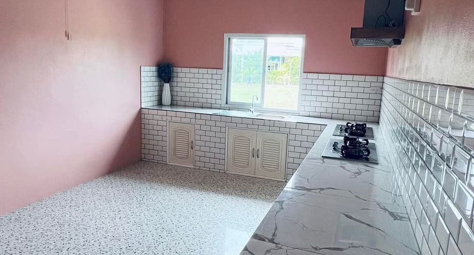 À vendre studio maison à Khok Si Suphan, Sakon Nakhon