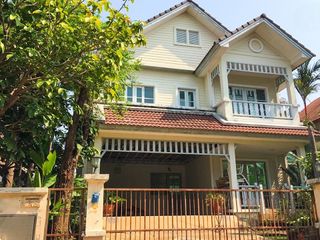Haus zum Kauf mit 3 Zimmer in Thung Khru, Bangkok