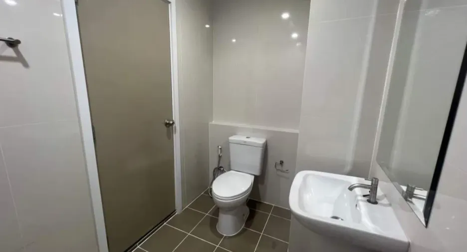 For sale 1 bed condo in Mueang Samut Prakan, Samut Prakan