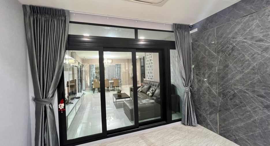 For sale and for rent 4 bedrooms house in Bang Kapi, Bangkok