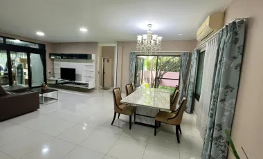 Casa en venta y en alquiler de 4 habitaciones en Bang Kapi, Bangkok