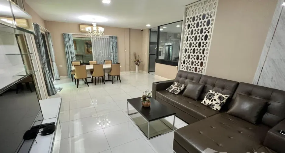 For sale and for rent 4 bedrooms house in Bang Kapi, Bangkok