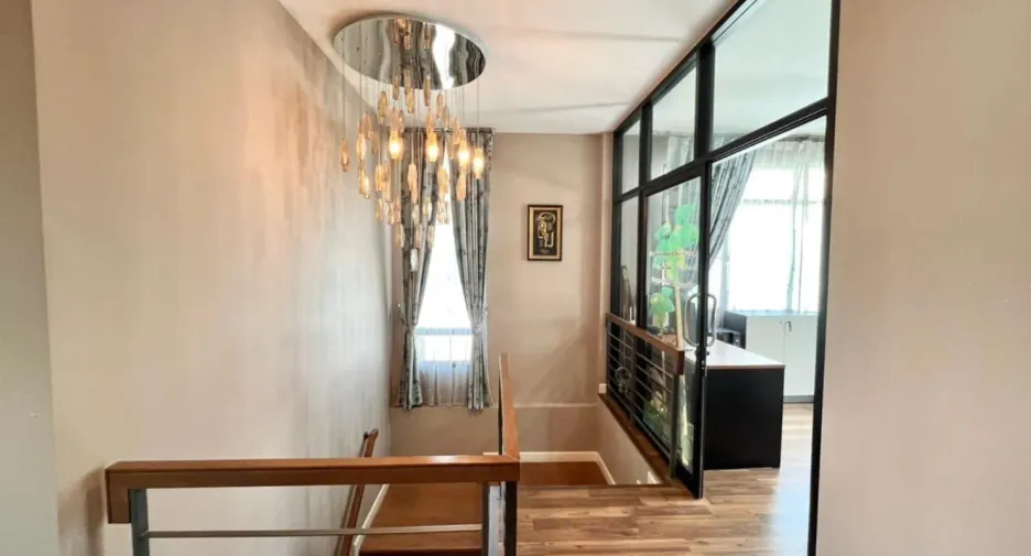 For sale and for rent 4 bedrooms house in Bang Kapi, Bangkok