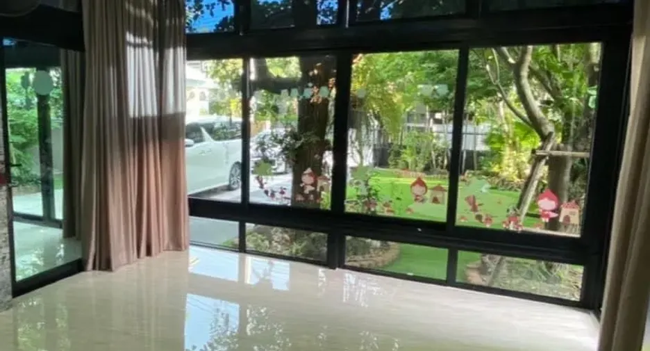 For sale and for rent 4 bedrooms house in Bang Kapi, Bangkok