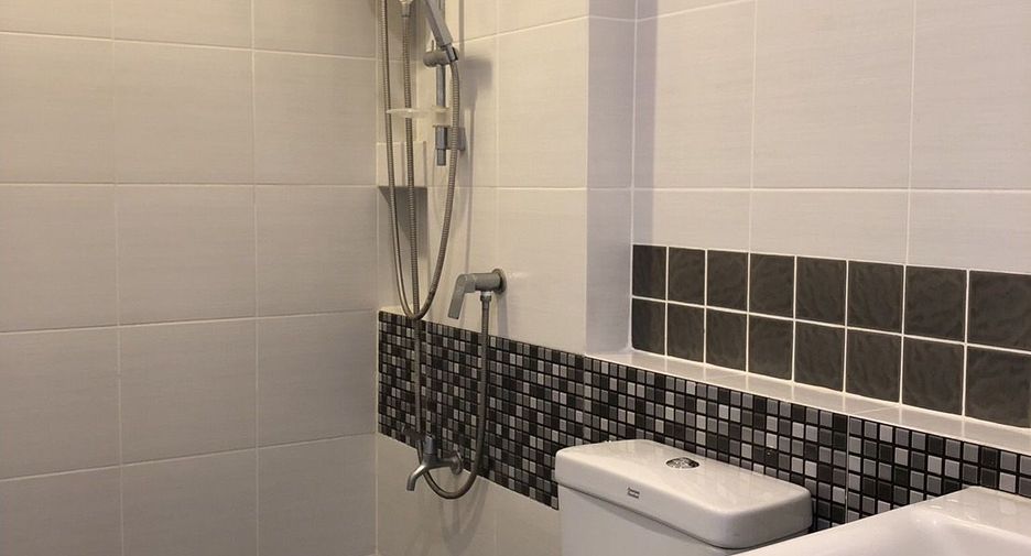 For sale 3 bedrooms townhouse in Mueang Pathum Thani, Pathum Thani