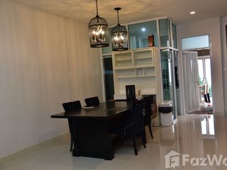 For sale 4 bedrooms townhouse in Phra Khanong, Bangkok