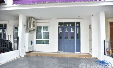 For sale 4 ベッドルーム townhouse in Phra Khanong, Bangkok