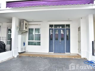 For sale 4 bedrooms townhouse in Phra Khanong, Bangkok