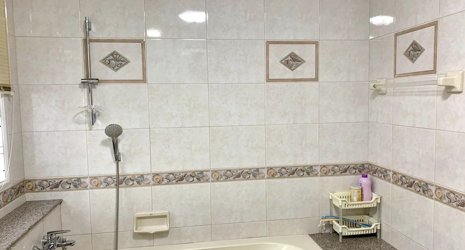 For sale 4 bedrooms house in Khan Na Yao, Bangkok