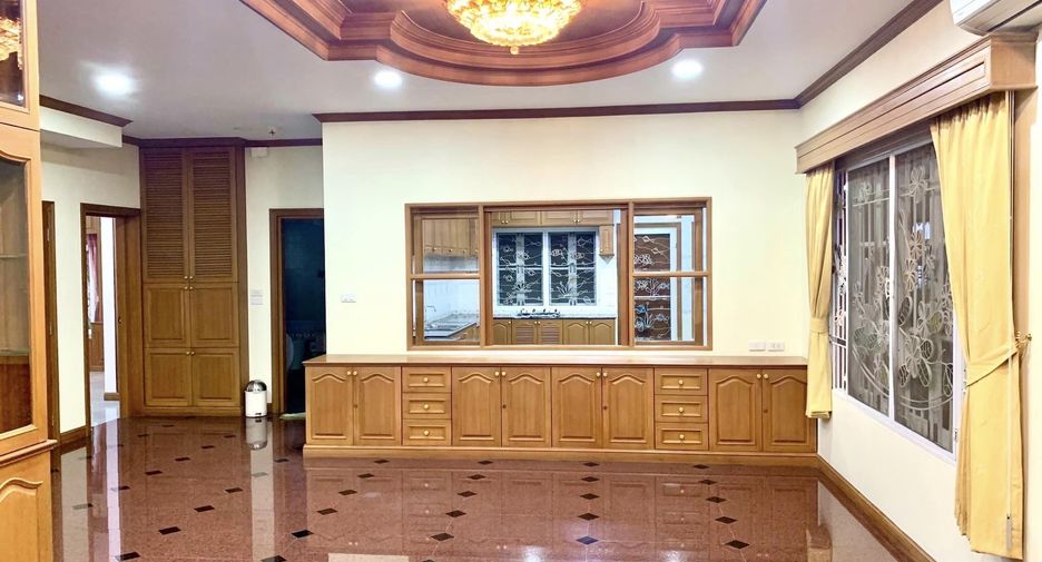For sale 4 bedrooms house in Khan Na Yao, Bangkok