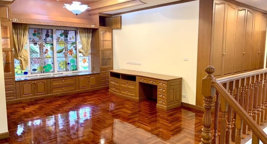 For sale 4 bedrooms house in Khan Na Yao, Bangkok