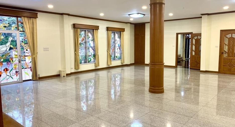 For sale 4 bedrooms house in Khan Na Yao, Bangkok