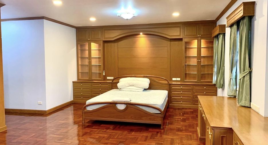 For sale 4 bedrooms house in Khan Na Yao, Bangkok