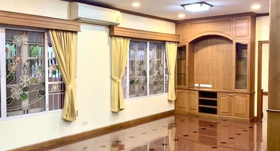 For sale 4 bedrooms house in Khan Na Yao, Bangkok