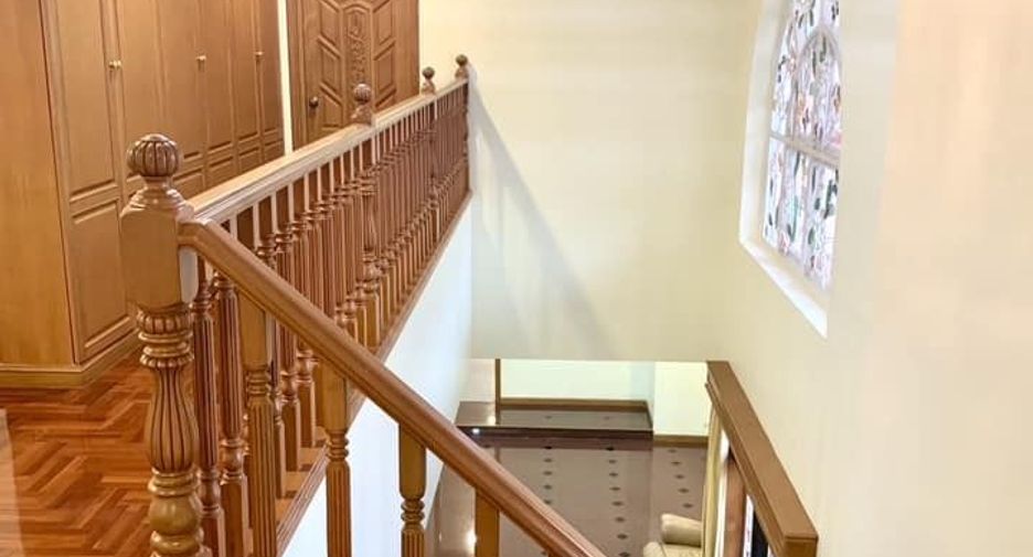 For sale 4 bedrooms house in Khan Na Yao, Bangkok