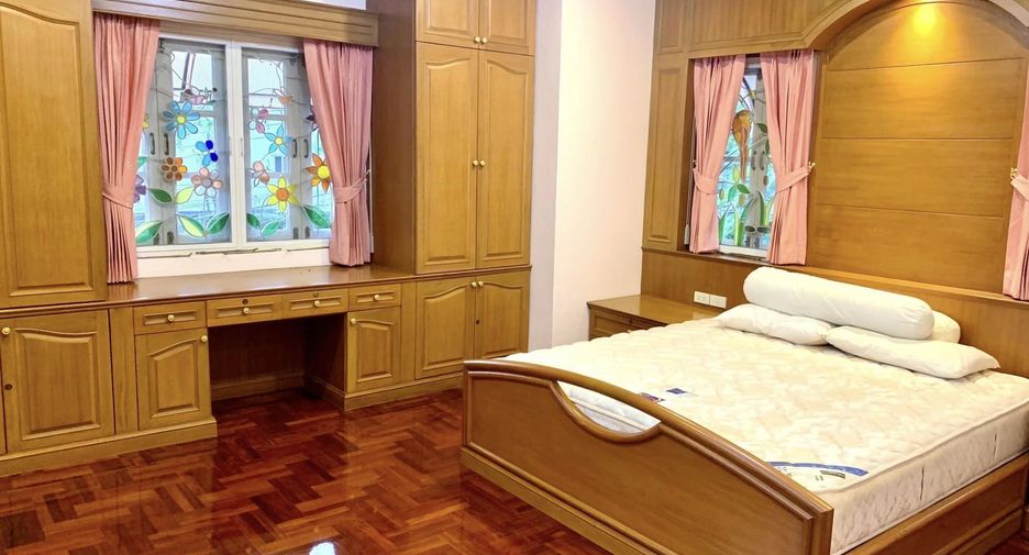 For sale 4 bedrooms house in Khan Na Yao, Bangkok